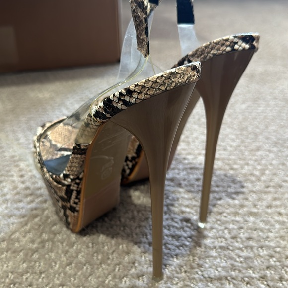 SNEAK SKIN HEELS Size 35-36 high 22-25cm NEW - Picture 3 of 5